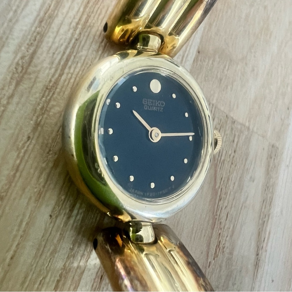 Vintage Seiko ladies black gold tone bracelet dress watch NEW BATTERY - Picture 3 of 12